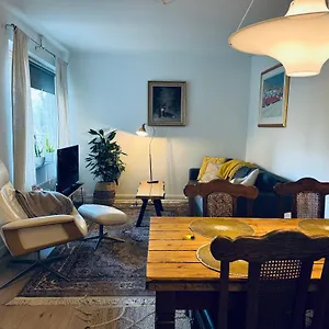 lovely-apartment-vuorimiehenkatu-31.tophotelshelsinki.com/